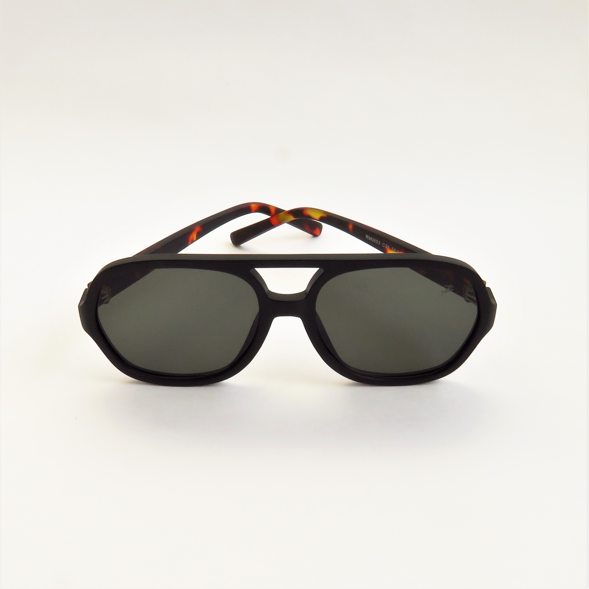 BEIRUTE BLACK TURTLE 1